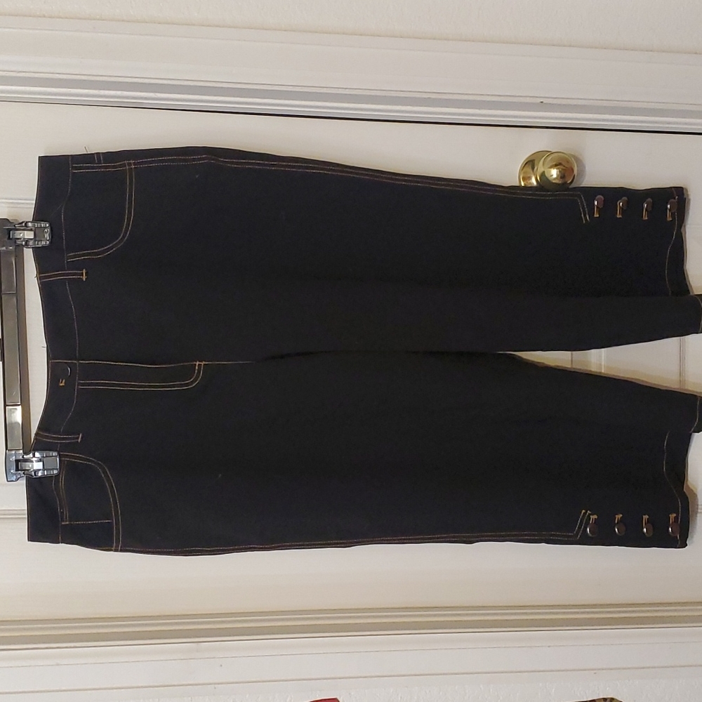 Larry Levine stretch  16dark blue capri pants